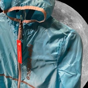 NEW BALANCE WOMENS WINDBREAKER LIGHTWEIGHT